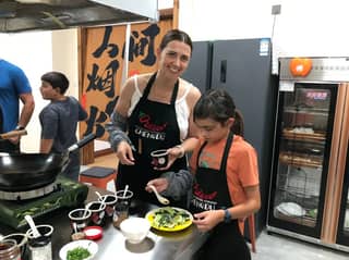Chengdu Market & Sichuan Cooking Experience with a Michelin-Level Chef