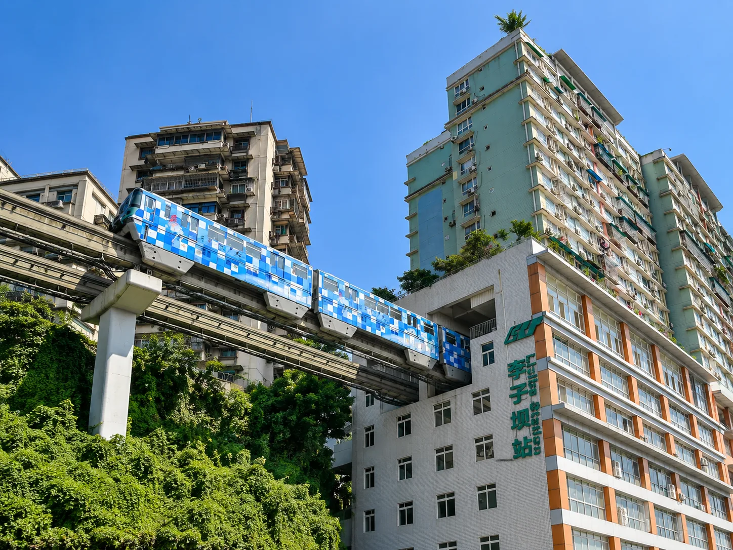 7-Day Sichuan & Chongqing Classic Journey: Chengdu, Pandas, Sanxingdui, Mount Emei & Mountain City