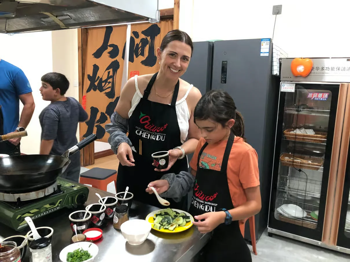 Chengdu Market & Sichuan Cooking Experience with a Michelin-Level Chef