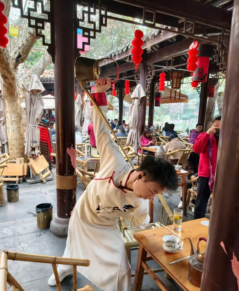 Chengdu People’s Park Slow Walk — Tea Houses, Music, and Everyday Local Life