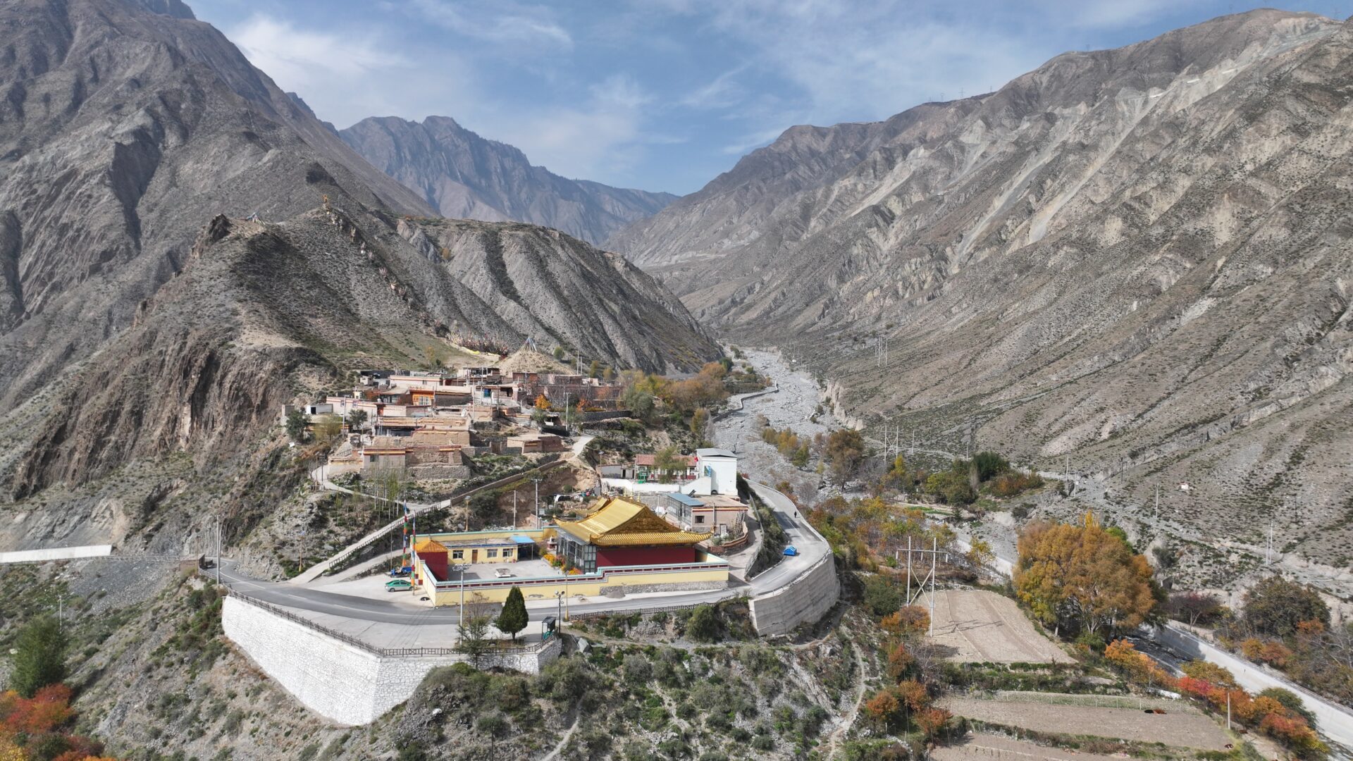 Xunhua — A Mosque and a Monastery in the Same Valley