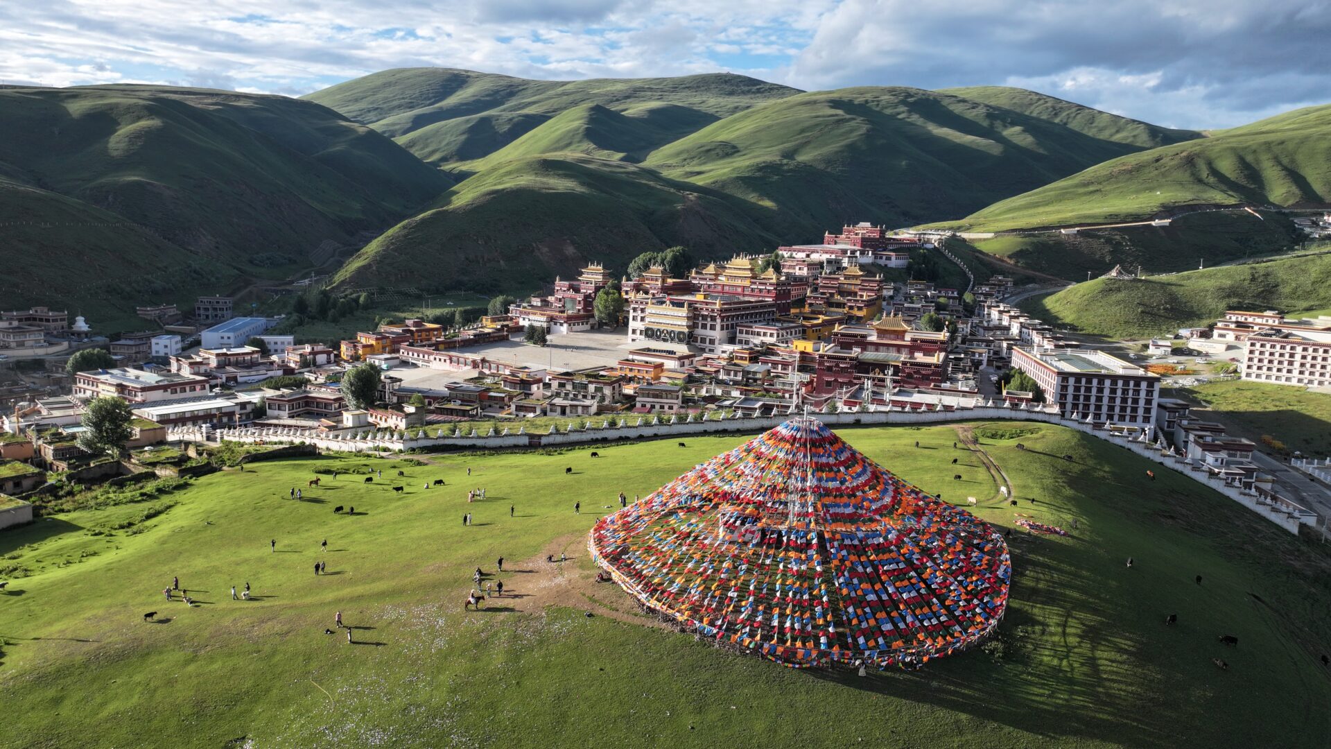 Litang — A Town at 4,000 Metres, No Permit Required