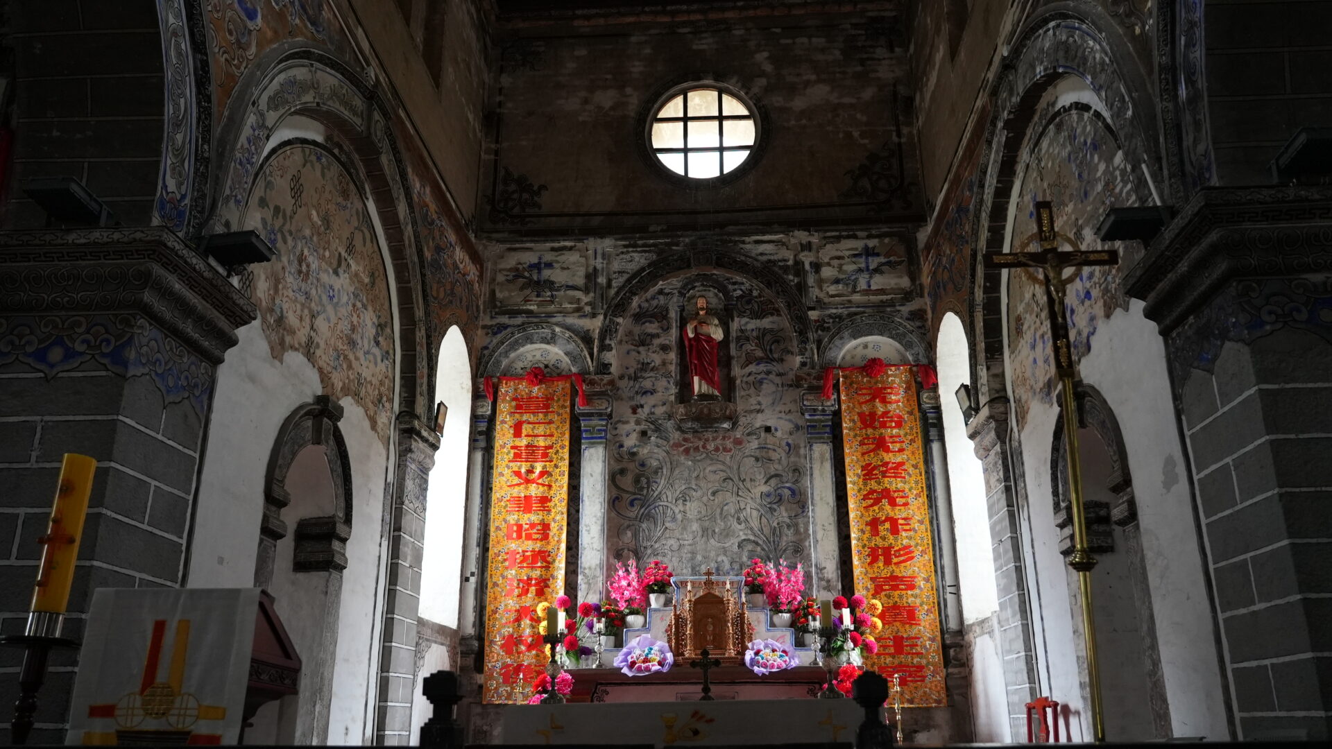 Cizhong — Tibetan Catholics and a French Vineyard