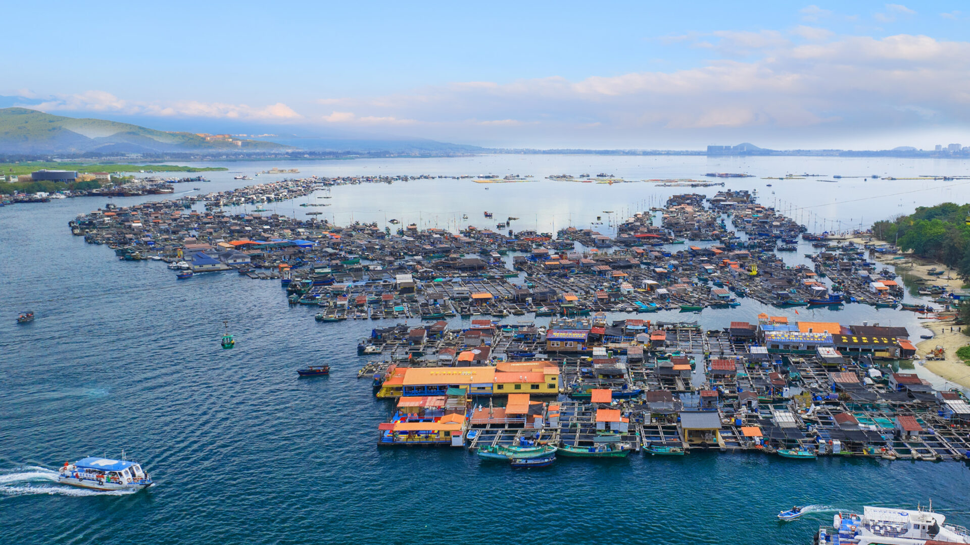 Lingshui's Floating Village
