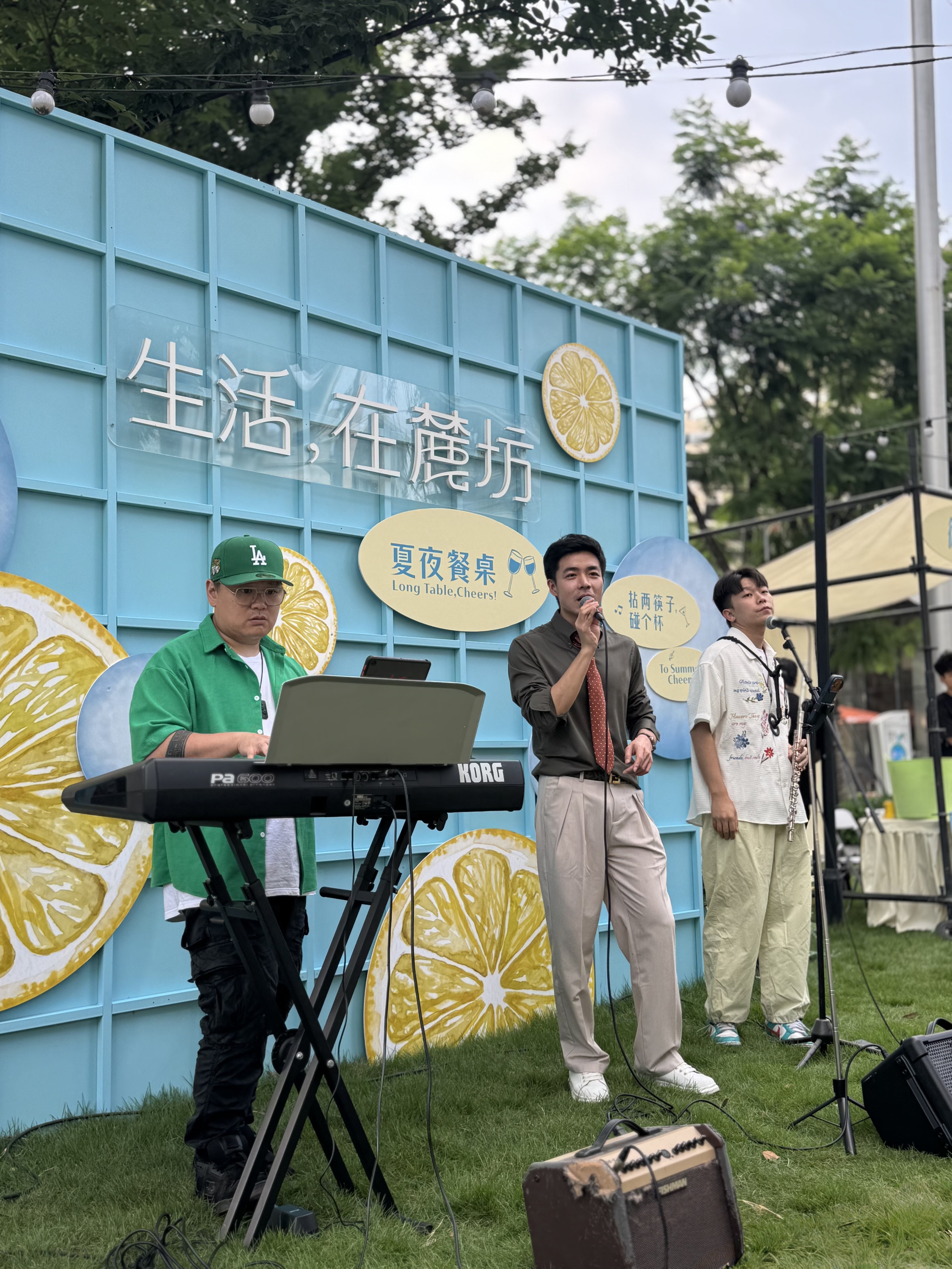 Ordinary & Luxury Chengdu Community Tour — Local Lifestyle Contrast Experience