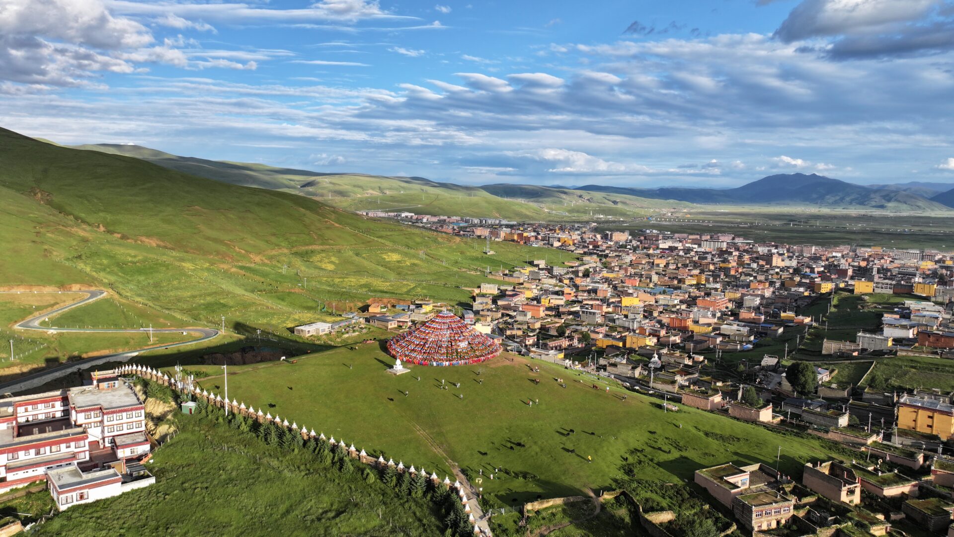 Litang — A Town at 4,000 Metres, No Permit Required