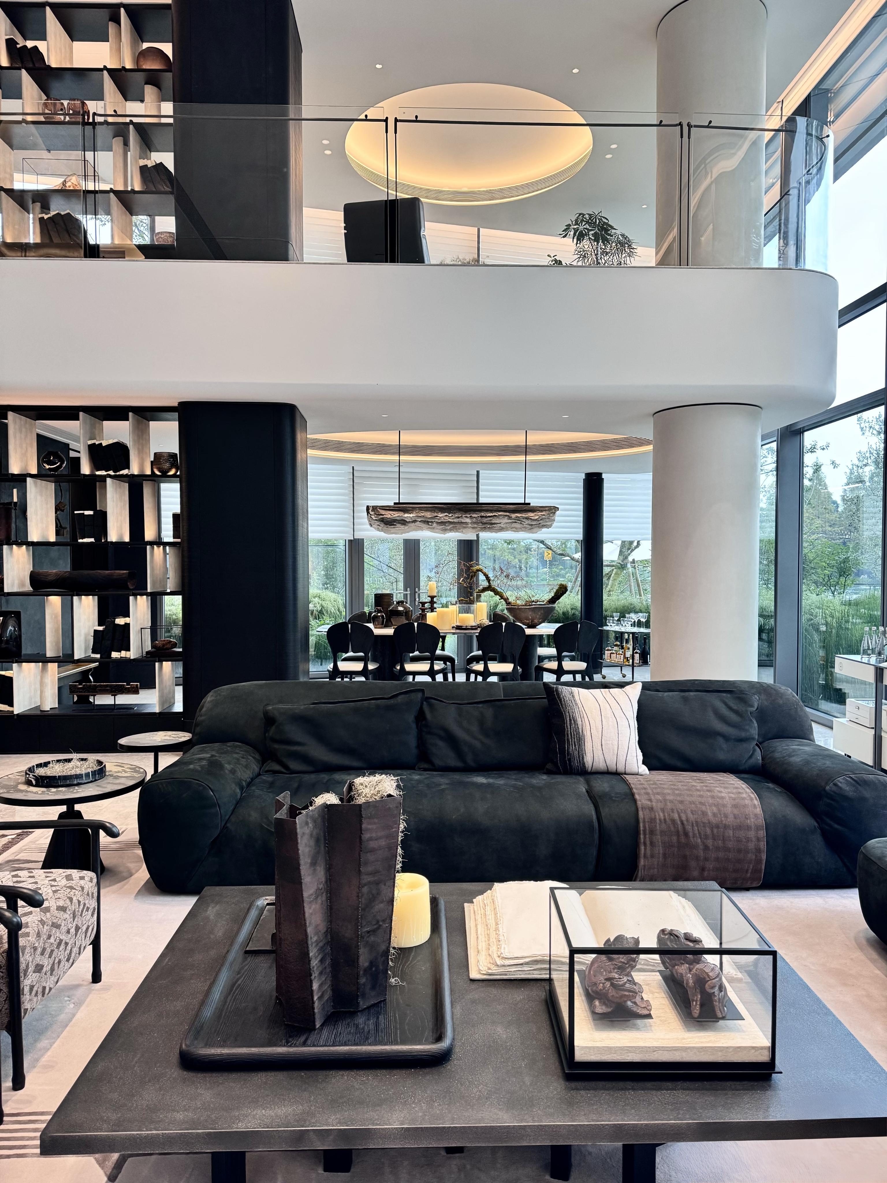 Ordinary & Luxury Chengdu Community Tour — Local Lifestyle Contrast Experience