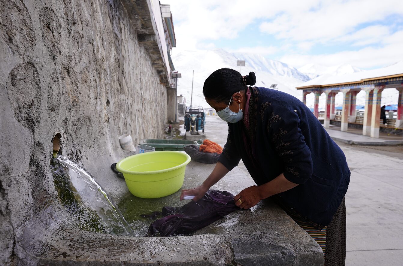 The Kangbu Hot Springs — Medicine in the Himalayan Foothills