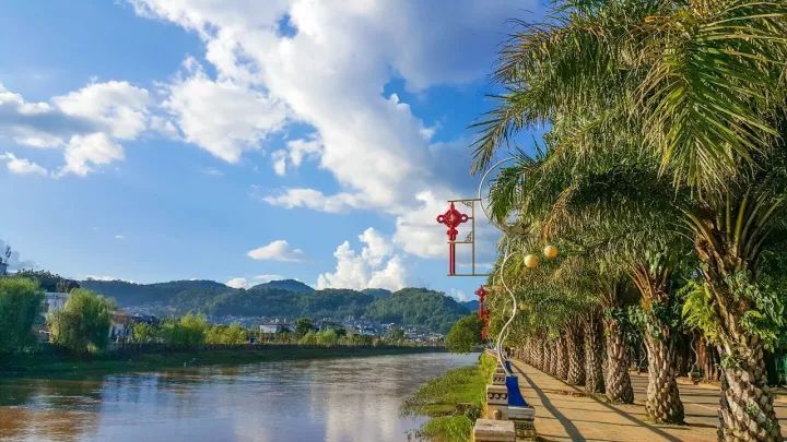 Menglian — Little Thailand on the Myanmar Border