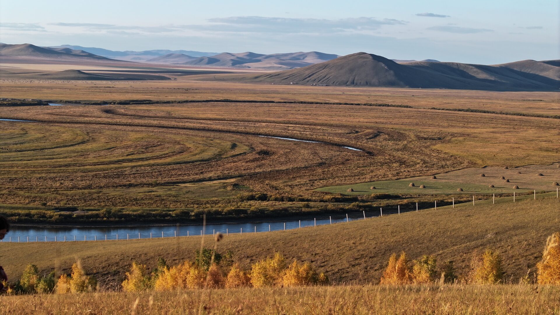 Ujimqin — The Grassland That Hasn't Been Fenced