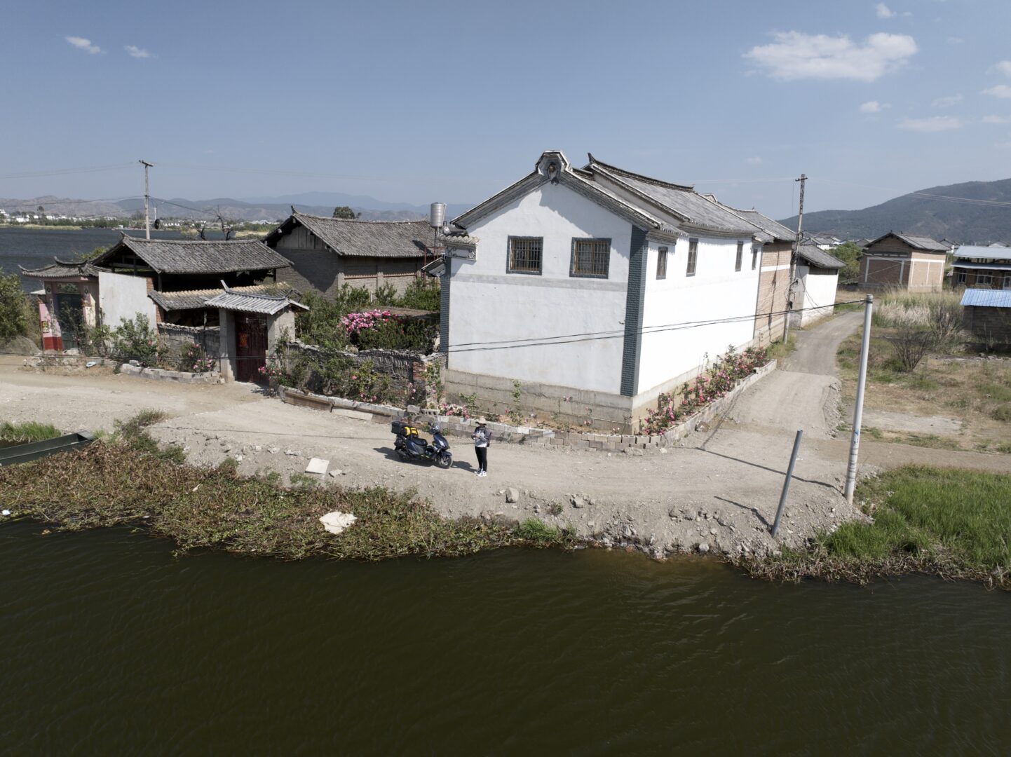 Dali — A Lake, a Mountain Range, and the Bai Towns Between