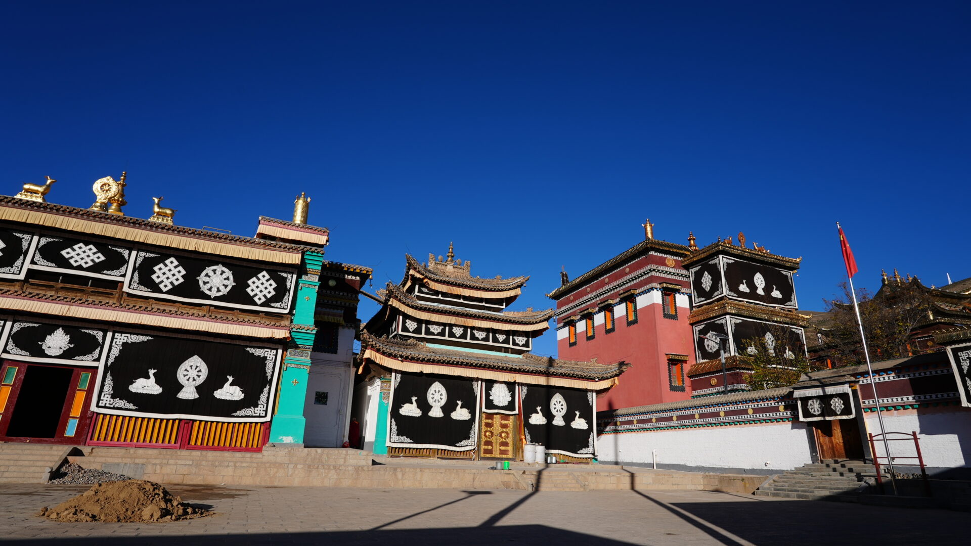 Tongren — Where Thangkas Are Painted
