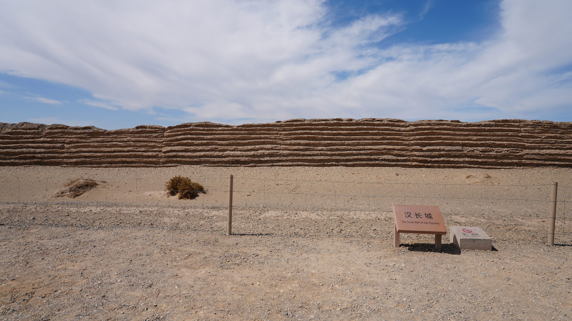 Dunhuang — A Thousand Years of Buddhist Art in a Cliff