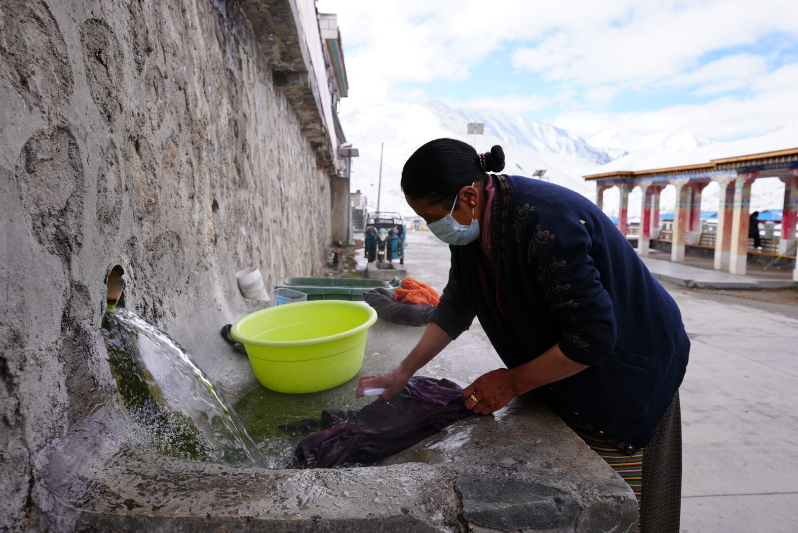The Kangbu Hot Springs — Medicine in the Himalayan Foothills