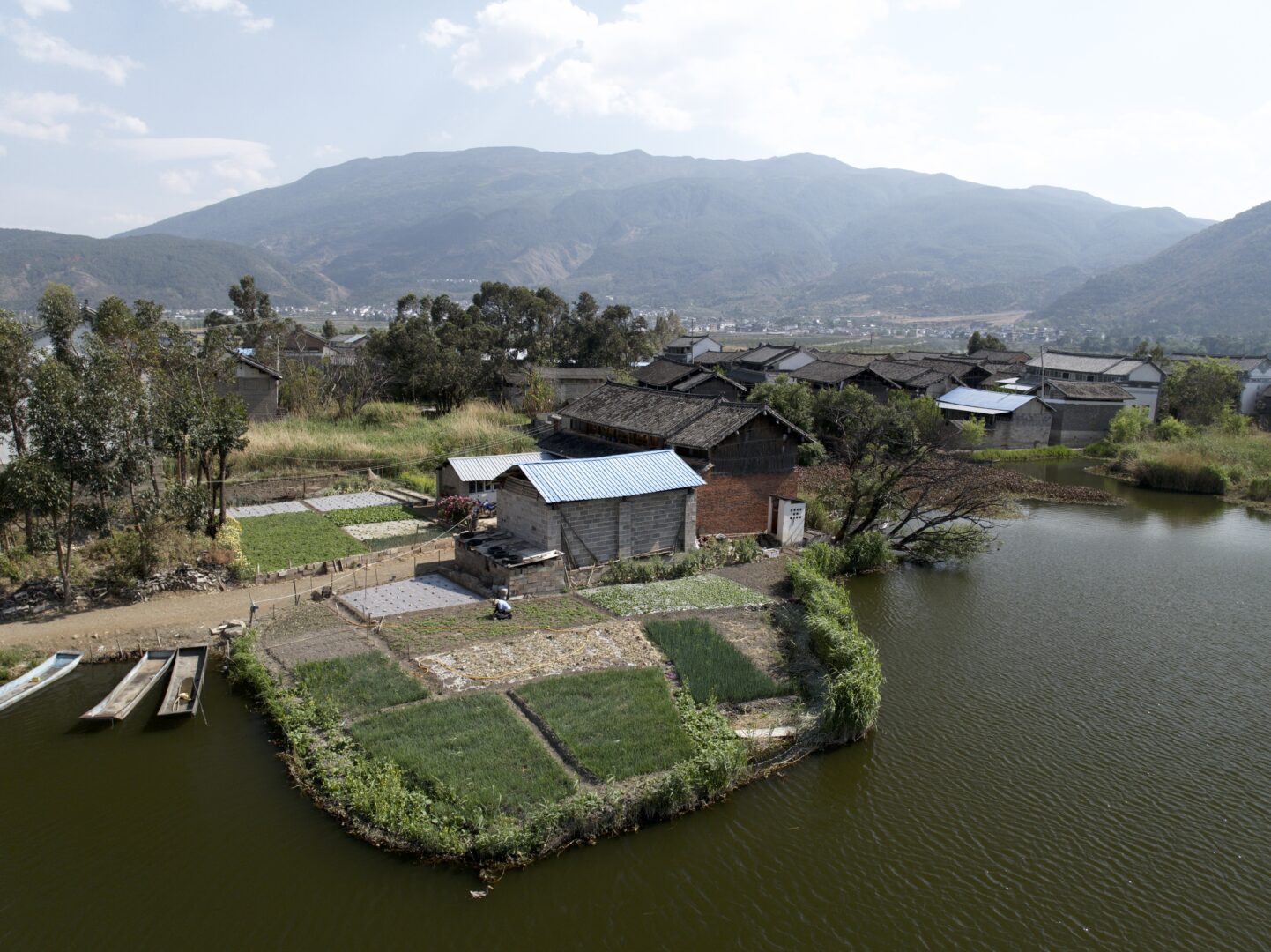 Dali — A Lake, a Mountain Range, and the Bai Towns Between