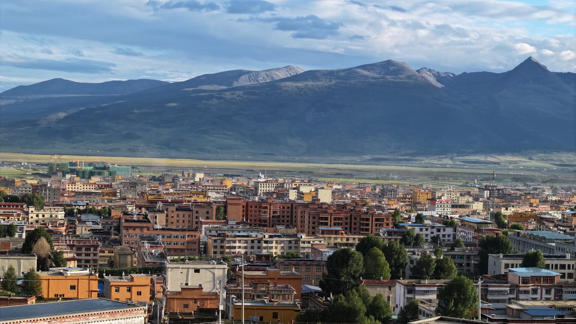 Litang — A Town at 4,000 Metres, No Permit Required
