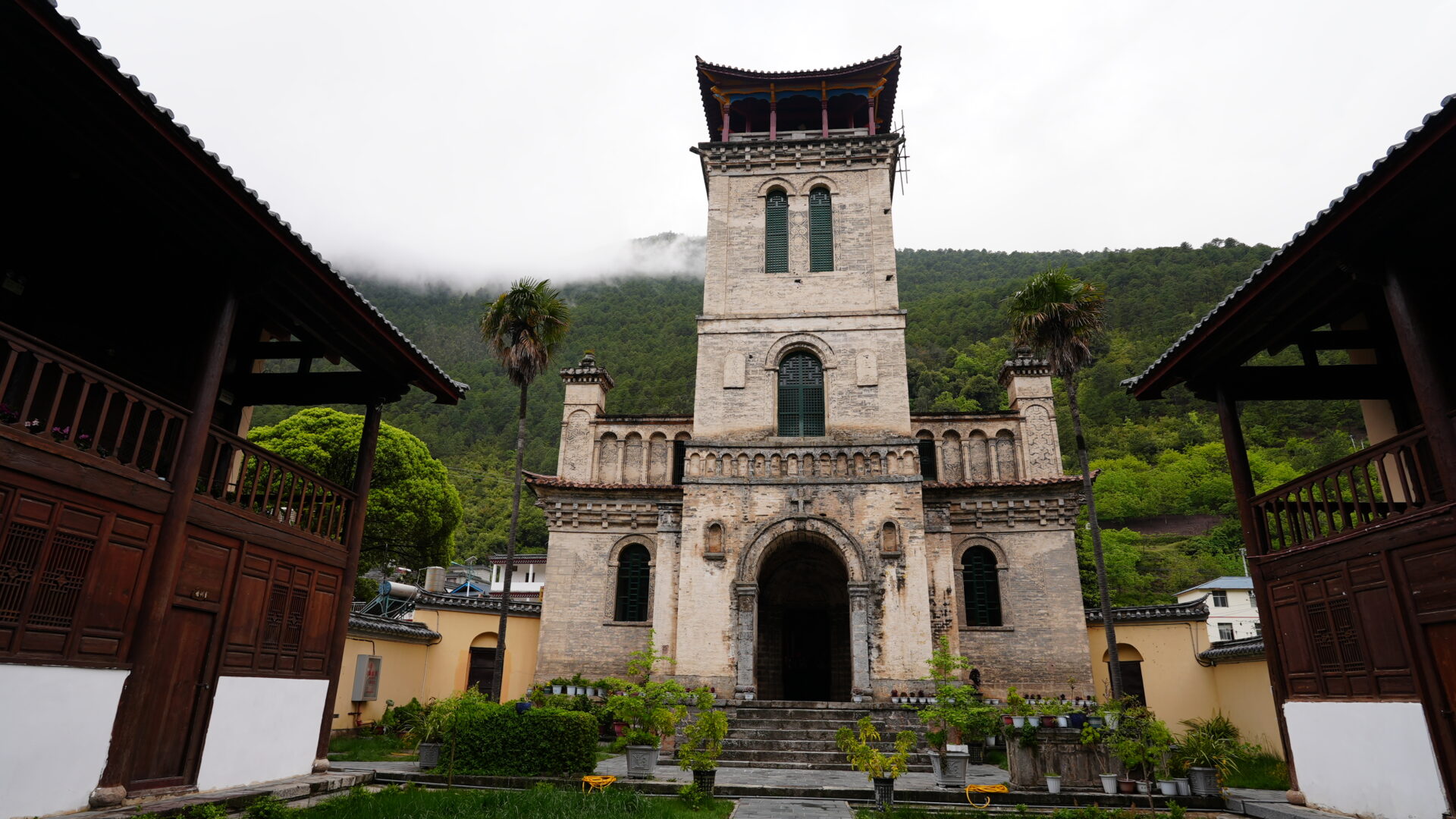Cizhong — Tibetan Catholics and a French Vineyard