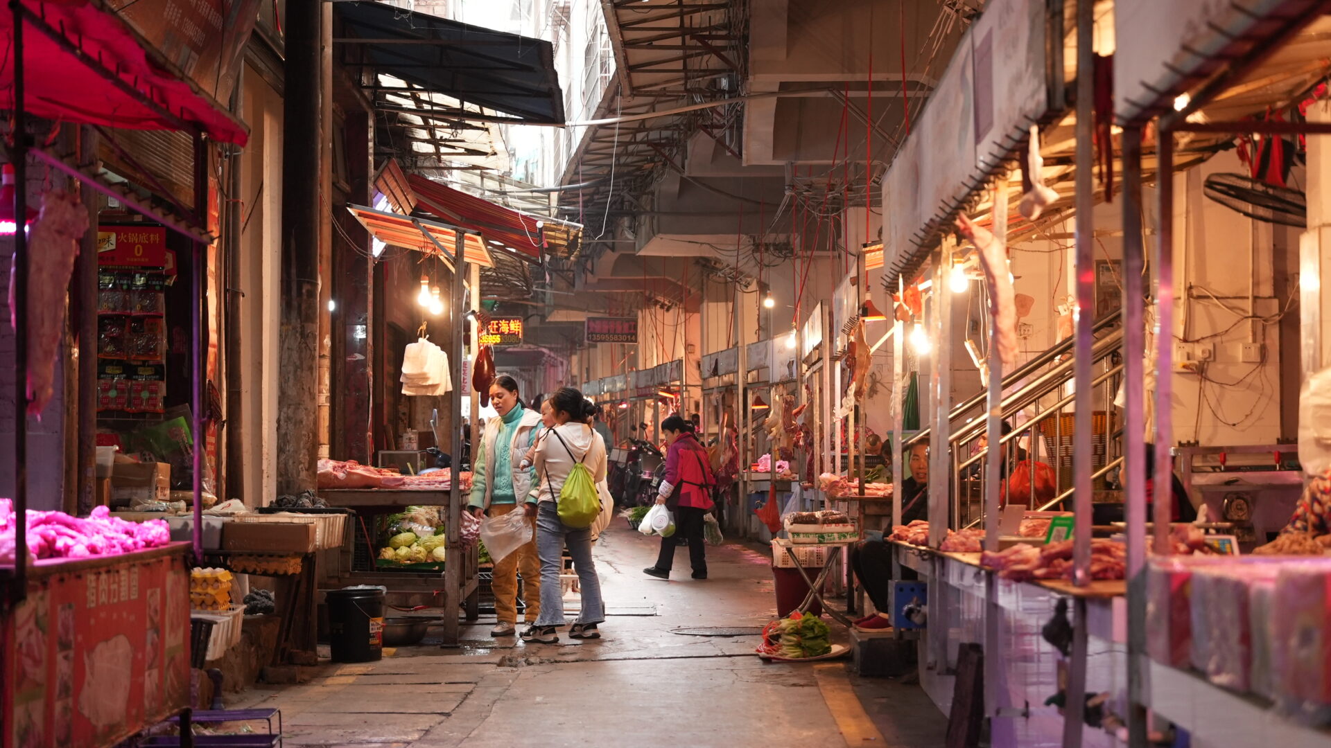 Zhenyuan — A Riverside Town Between Two Cliffs