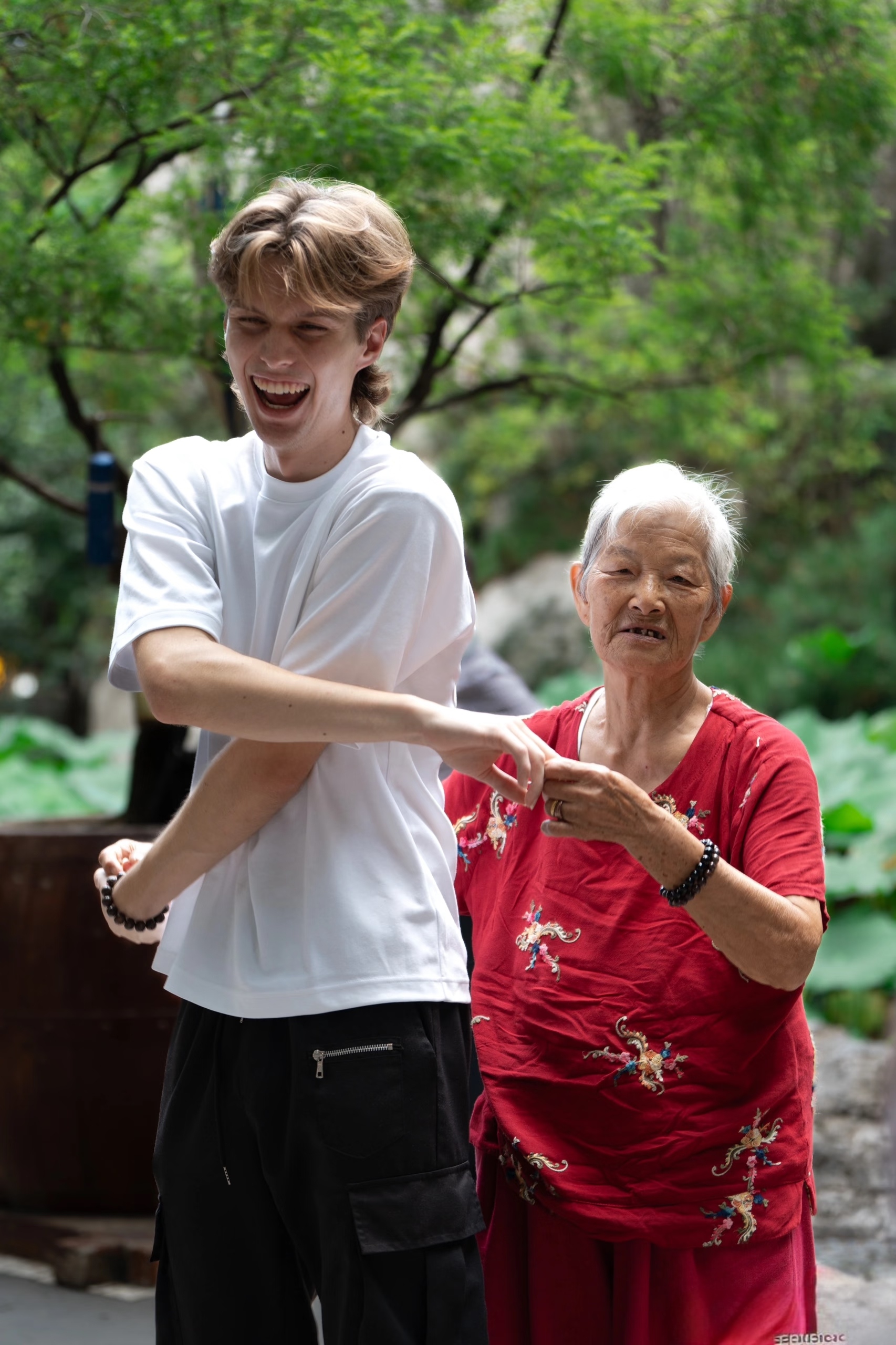 Private Half-Day Chengdu Panda Center Tour with Optional Volunteer