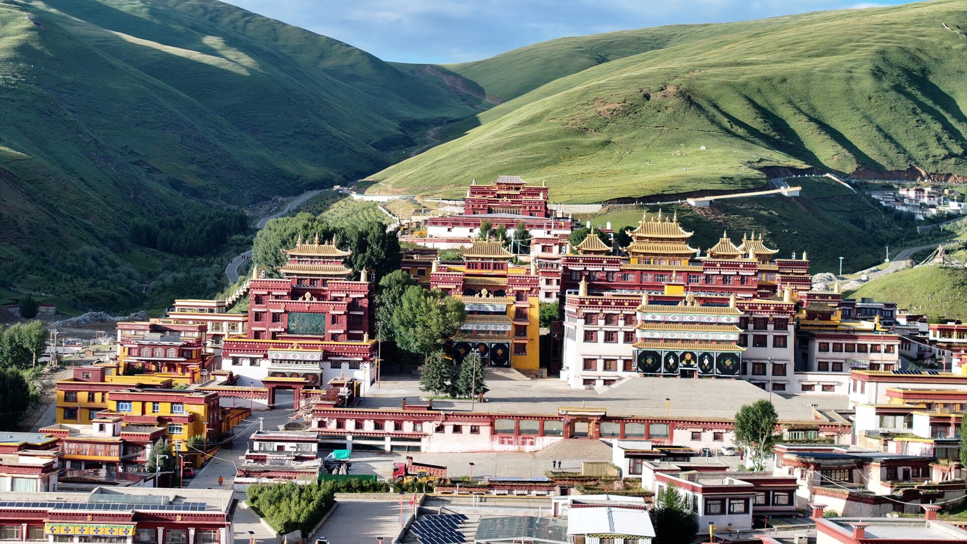 Litang — A Town at 4,000 Metres, No Permit Required