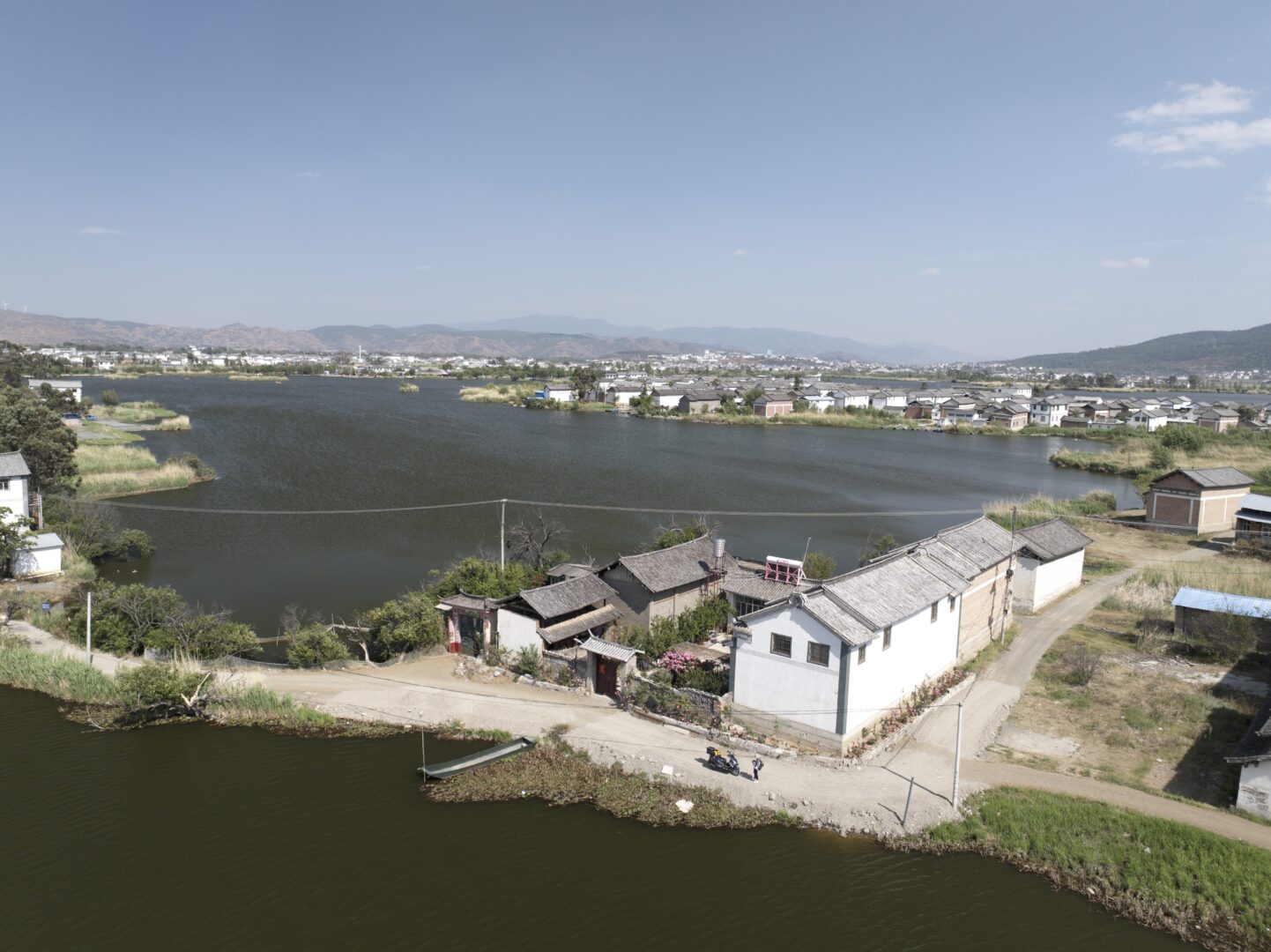 Dali — A Lake, a Mountain Range, and the Bai Towns Between