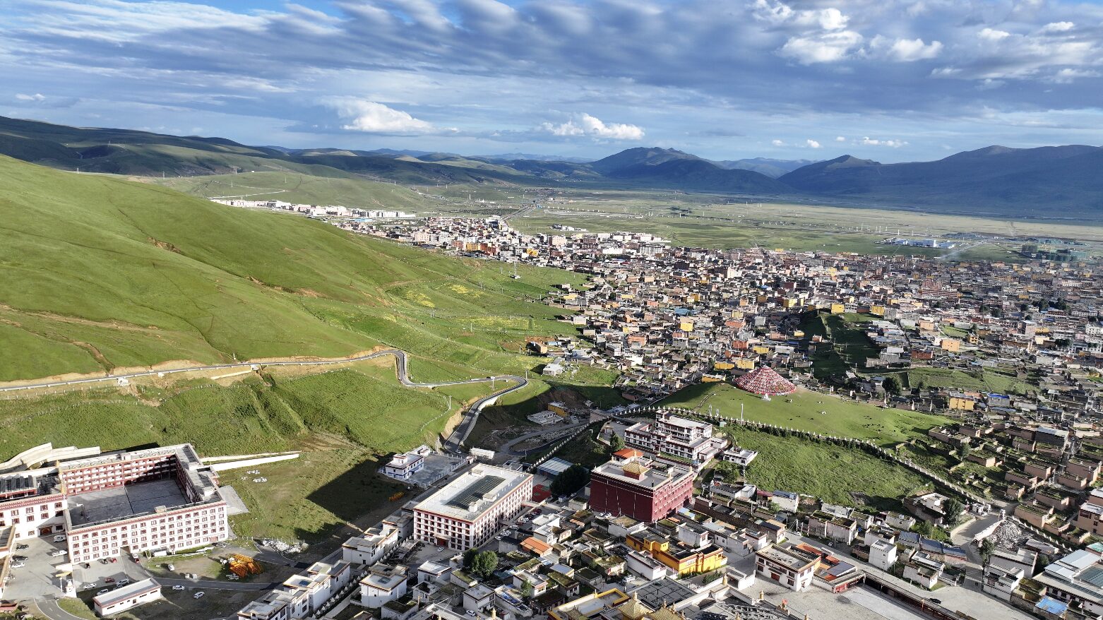 Litang — A Town at 4,000 Metres, No Permit Required
